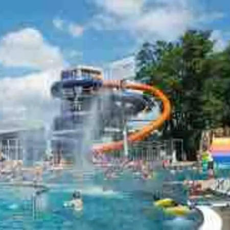 Semesterbostad Pod Lesom *