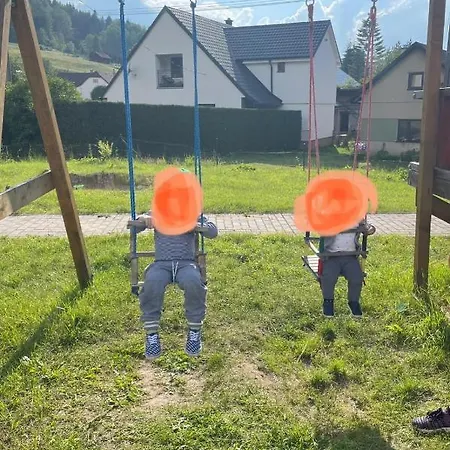 Semesterbostad Pod Lesom *